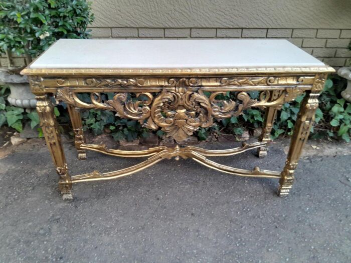 A French Style Ornately Carved Giltwood Console / Entrance Table - Image 3