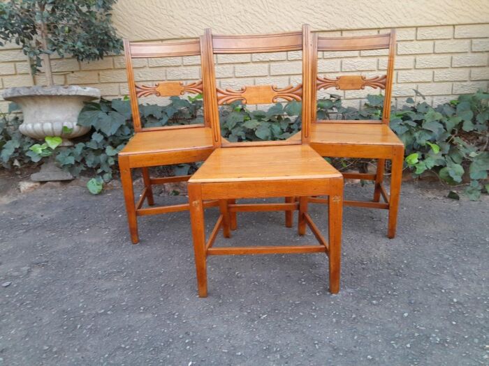 An Early 20th Century Set Of 3 Oak Chairs