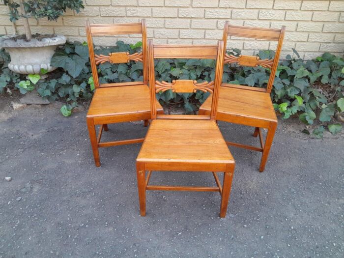 An Early 20th Century Set Of 3 Oak Chairs - Image 2
