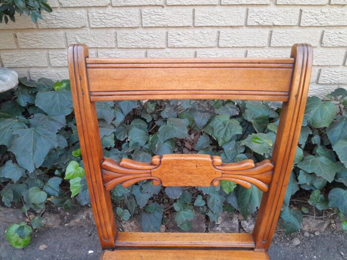 An Early 20th Century Set Of 3 Oak Chairs - Image 6
