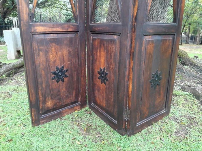 A 20TH Century 3 Panel Wooden Screen - Image 5
