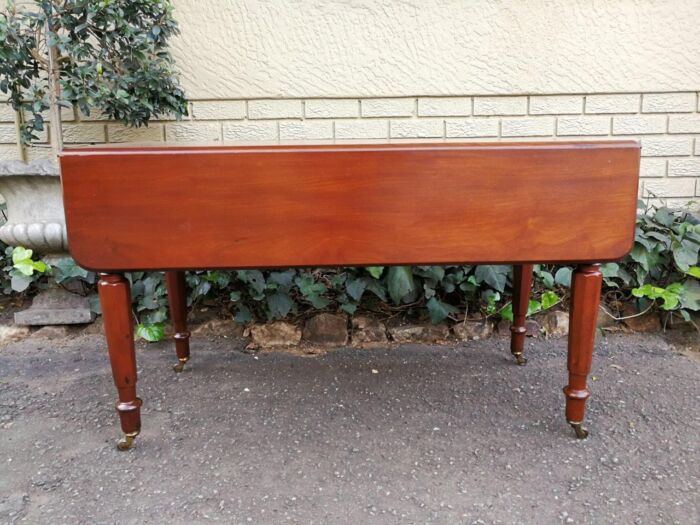 An Early 20th Century Mahogany Pembroke Table On Turned Legs - Image 3