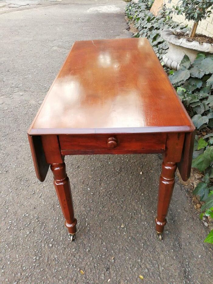 An Early 20th Century Mahogany Pembroke Table On Turned Legs - Image 6