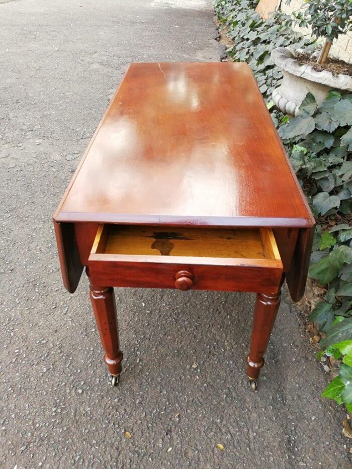 An Early 20th Century Mahogany Pembroke Table On Turned Legs - Image 7