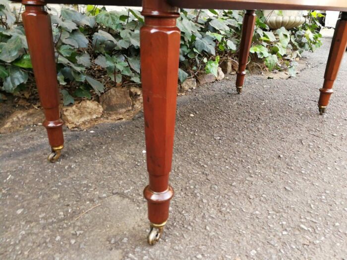 An Early 20th Century Mahogany Pembroke Table On Turned Legs - Image 8