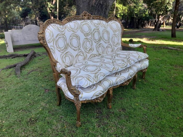 A 20TH Century French Hand Carved and Hand Gilded Settee - Image 4