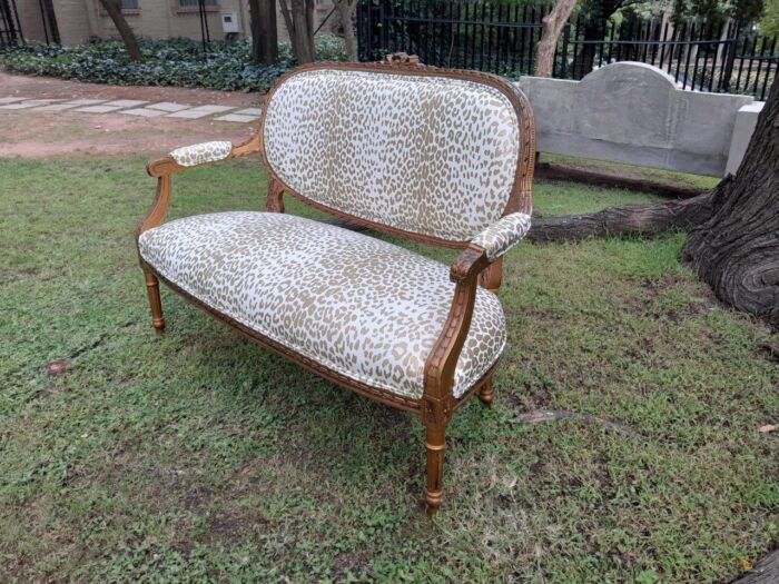 A 20th Century French Giltwood Settee - Image 3