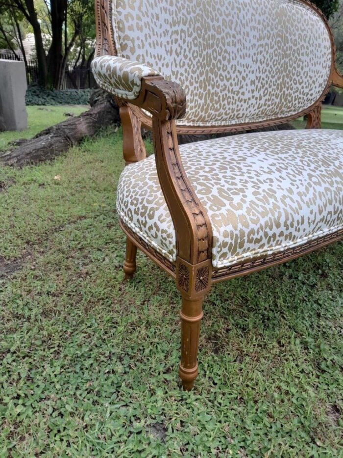A 20th Century French Giltwood Settee - Image 4