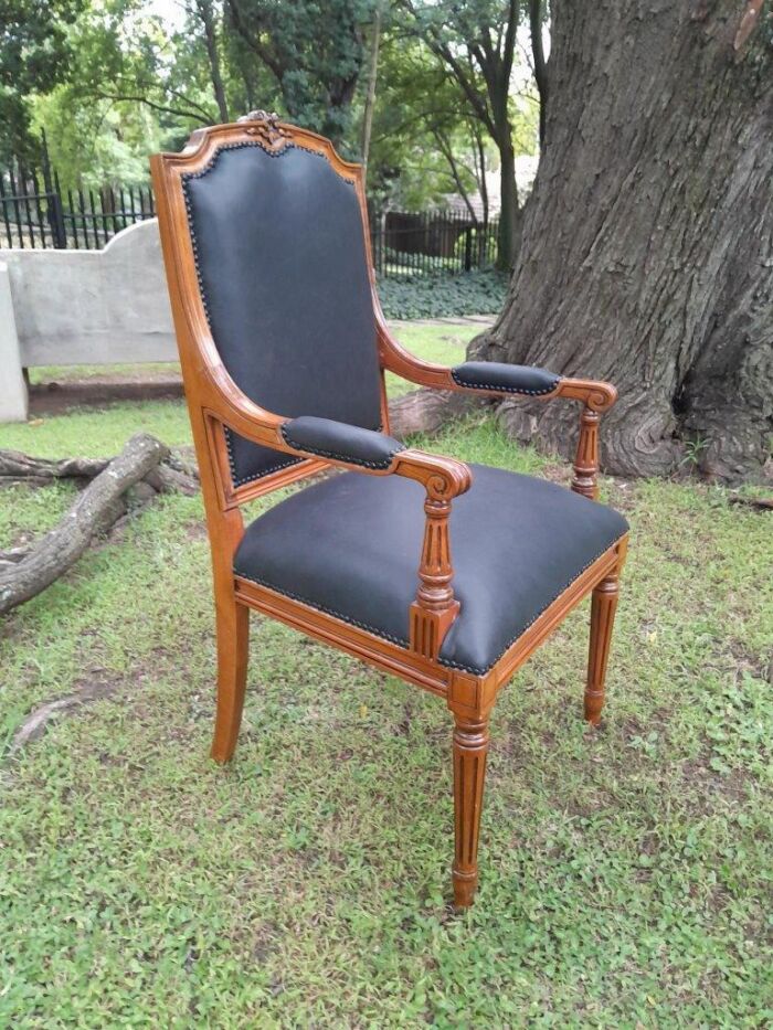 A 20th Century French Style Carved Mahogany Armchair - Image 4