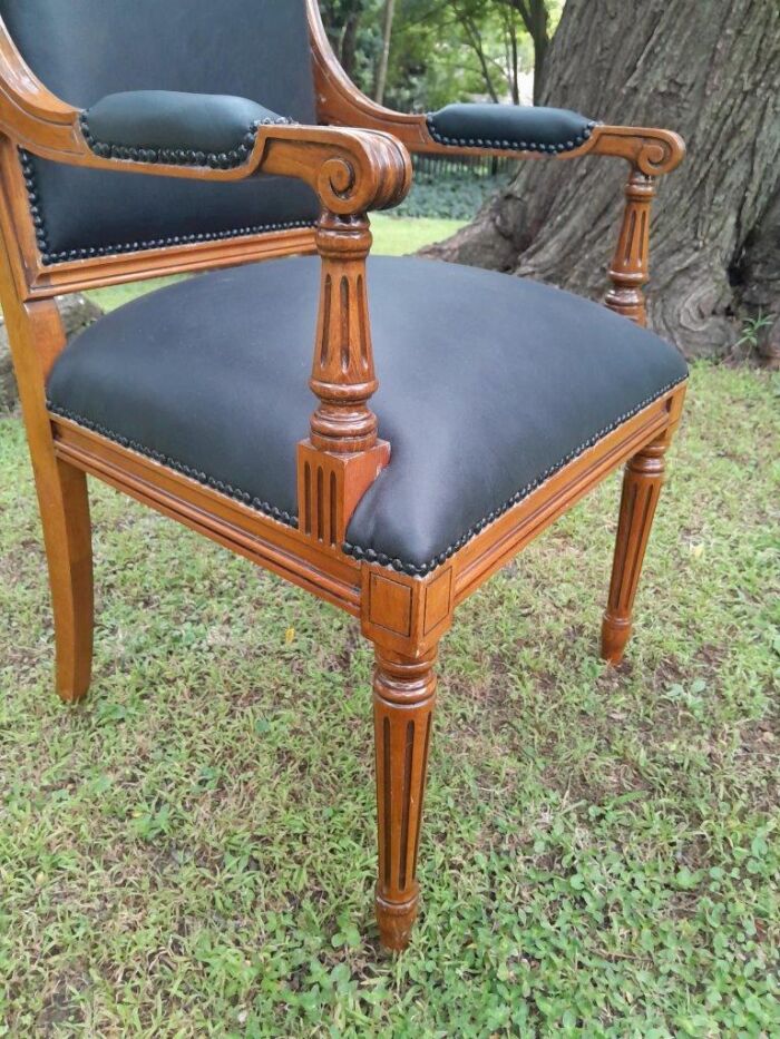 A 20th Century French Style Carved Mahogany Armchair - Image 6