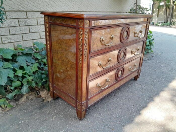 A Theodore Alexander Verre Églomisé Chest With Three Drawers And Brass Decoration - Image 3