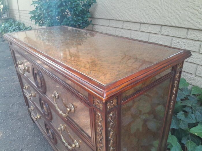 A Theodore Alexander Verre Églomisé Chest With Three Drawers And Brass Decoration - Image 9