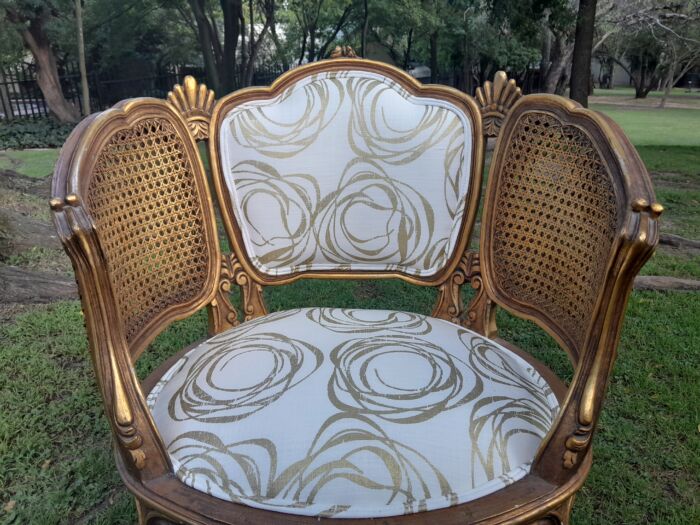 A Mid 20th Century Circa 1950 French Set Of Gilt Painted Wooden And Rattan Settee With A Pair Of Bergère Chairs Upholstered In A Custom Made Linen For The Crown Collection - Image 10