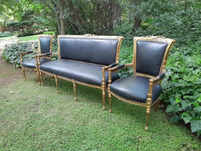 A 20th Century Set Of French Style Carved And Gilded Settee And Pair Of Armchairs Upholstered In Leather - Image 3