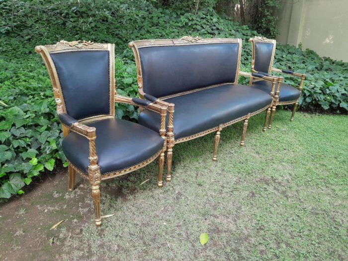 A 20th Century Set Of French Style Carved And Gilded Settee And Pair Of Armchairs Upholstered In Leather - Image 4