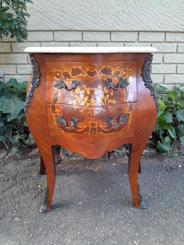 A 20th Century Pair of French Style Inlaid Mahogany Pedestals with Drawers and Marble Tops - Image 5