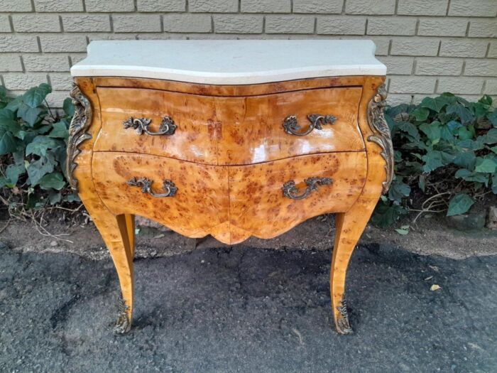 A 20th Century French Style Birds Eye Maple Bombe Chest of Drawers with Marble Top & Ormolu Mounts - Image 2