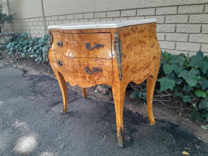 A 20th Century French Style Birds Eye Maple Bombe Chest of Drawers with Marble Top & Ormolu Mounts - Image 5