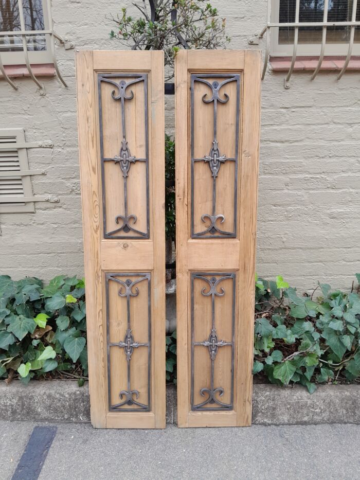 20th Century Pair of French Shutters with Bevelled Panels in a Contemporary Bleached Finish for Wall Décor - Image 3