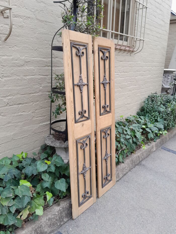 20th Century Pair of French Shutters with Bevelled Panels in a Contemporary Bleached Finish for Wall Décor - Image 6