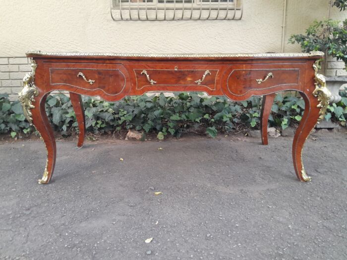 A 20th Century Circa 1990 French Bureau Plat Desk of Large Proportions With Brass Mounts and Black Leather Top ND - Image 2
