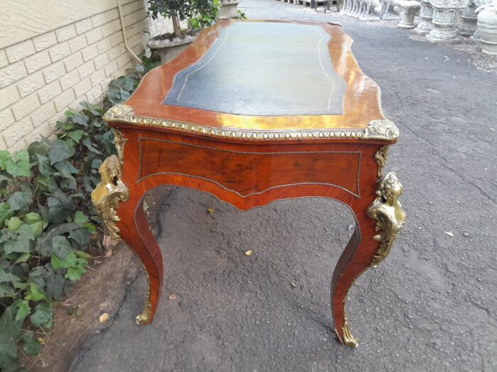 A 20th Century Circa 1990 French Bureau Plat Desk of Large Proportions With Brass Mounts and Black Leather Top ND - Image 5