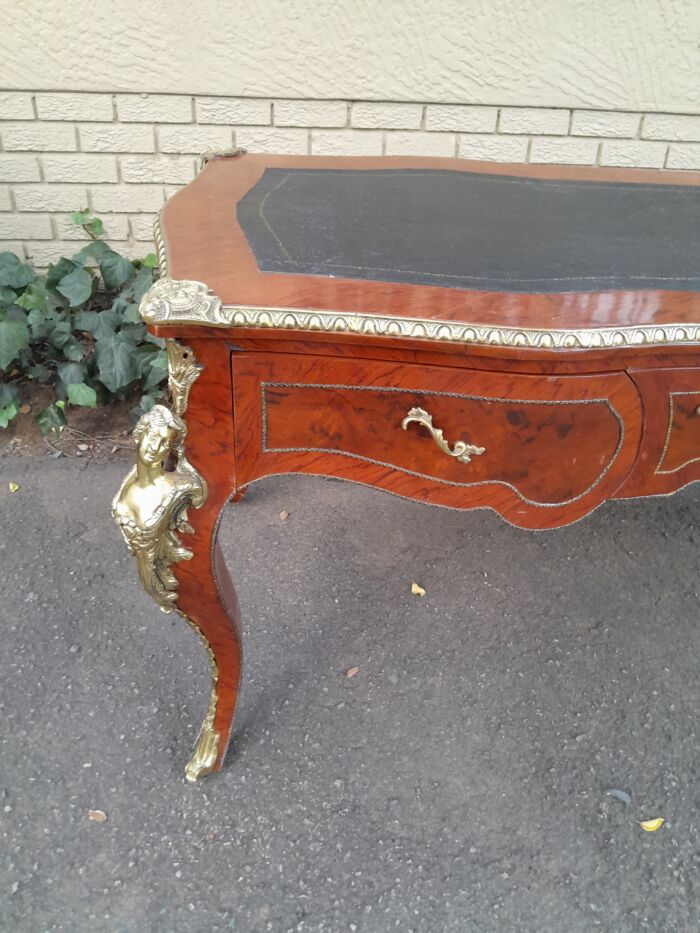 A 20th Century Circa 1990 French Bureau Plat Desk of Large Proportions With Brass Mounts and Black Leather Top ND - Image 7