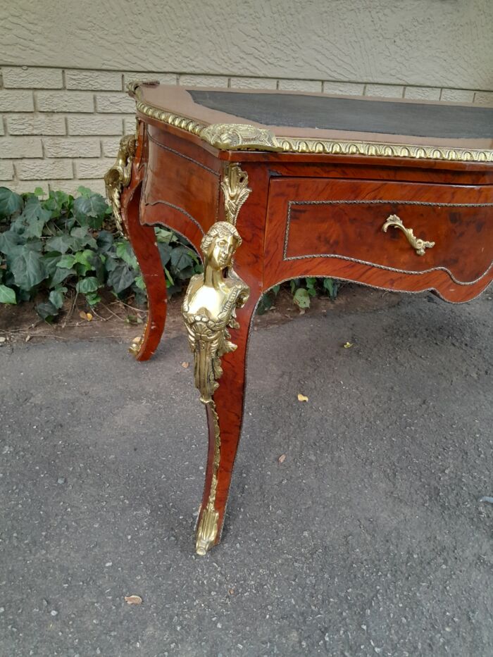 A 20th Century Circa 1990 French Bureau Plat Desk of Large Proportions With Brass Mounts and Black Leather Top ND - Image 6