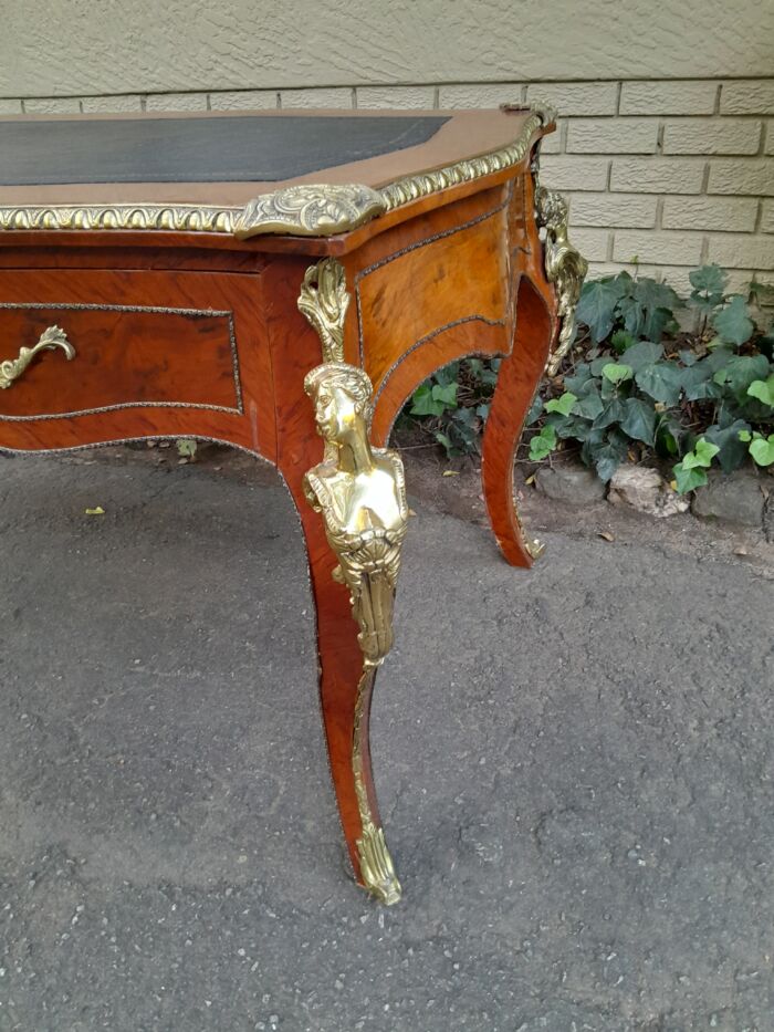 A 20th Century Circa 1990 French Bureau Plat Desk of Large Proportions With Brass Mounts and Black Leather Top ND - Image 9