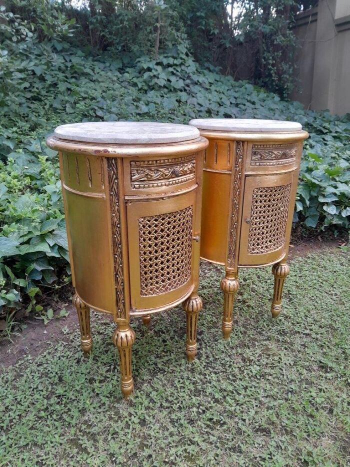 A Pair of French Style Ornately Carved Giltwood Pedestals / Side Tables with Marble Tops - Image 5