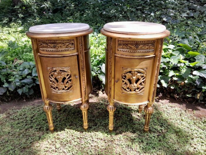 A Pair of French Style Ornately Carved Giltwood Pedestals / Side Tables with Marble Tops - Image 2