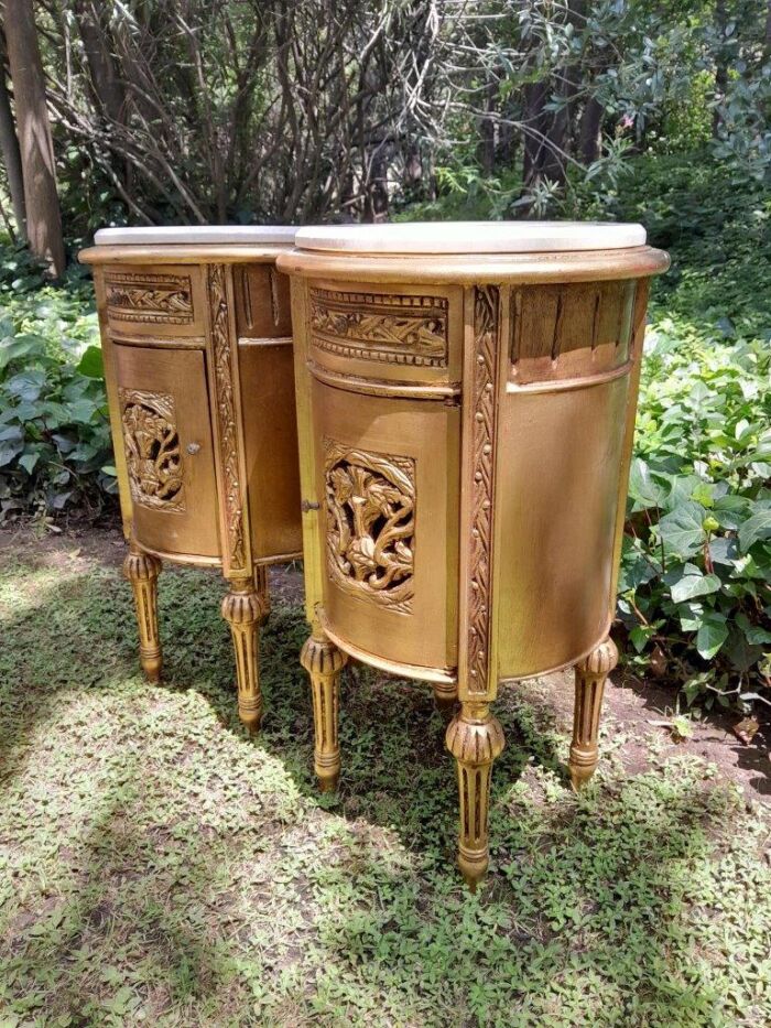 A Pair of French Style Ornately Carved Giltwood Pedestals / Side Tables with Marble Tops - Image 3