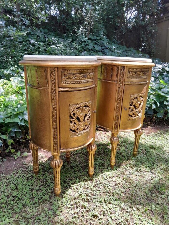 A Pair of French Style Ornately Carved Giltwood Pedestals / Side Tables with Marble Tops - Image 4