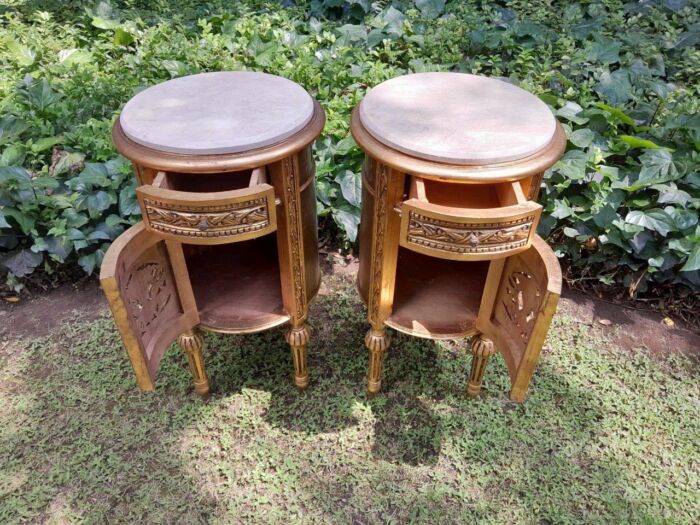 A Pair of French Style Ornately Carved Giltwood Pedestals / Side Tables with Marble Tops - Image 6