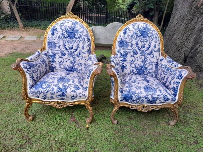 A 20th Century Pair of French Style Louis XVI Style Ornately Carved and Gilded Armchairs - Image 11