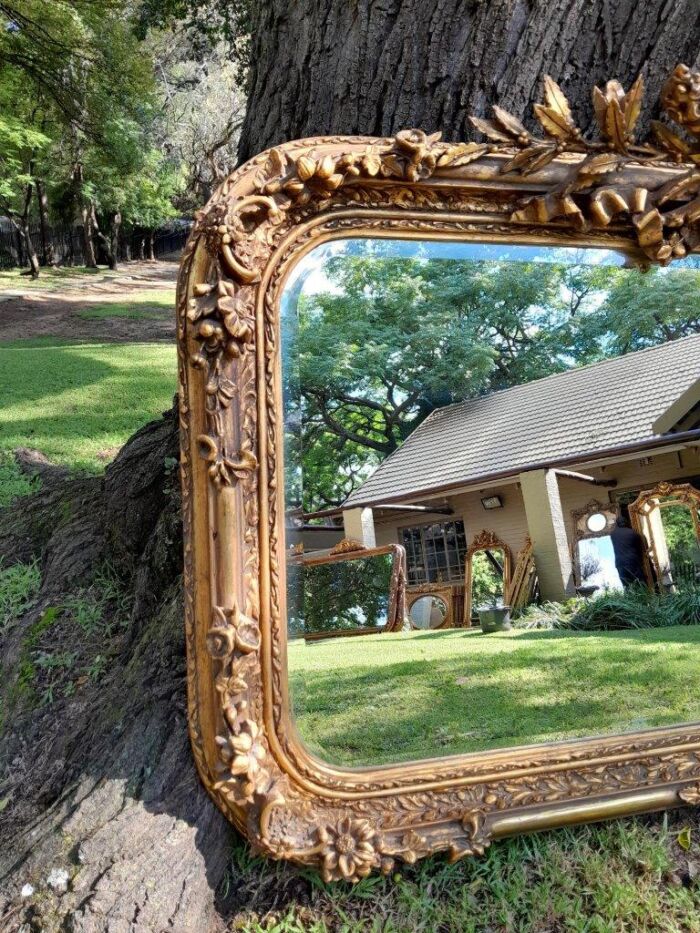 A French Style Ornately Carved and Gilded Bevelled Mirror - Image 5