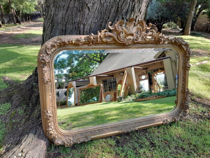 A French Style Ornately Carved and Gilded Bevelled Mirror - Image 3