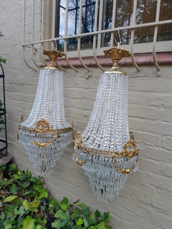 A Pair of French Style Ring Brass & Crystal Chandeliers - Image 3