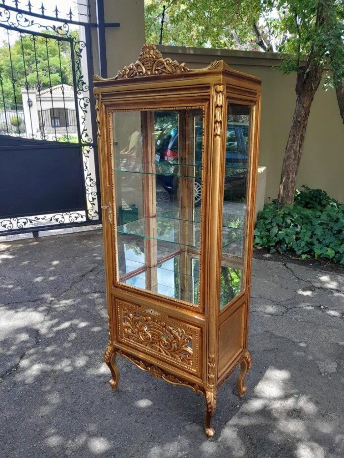 A Pair of French Louis XVI Style Ornately Carved & Gilded Showcases - Image 6