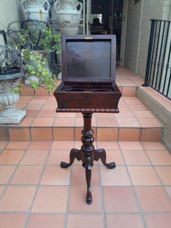 An Antique Georgian Rosewood Teapoy/Tea Caddy On Stand Fitted for Tea Mixing and Storage - Image 5