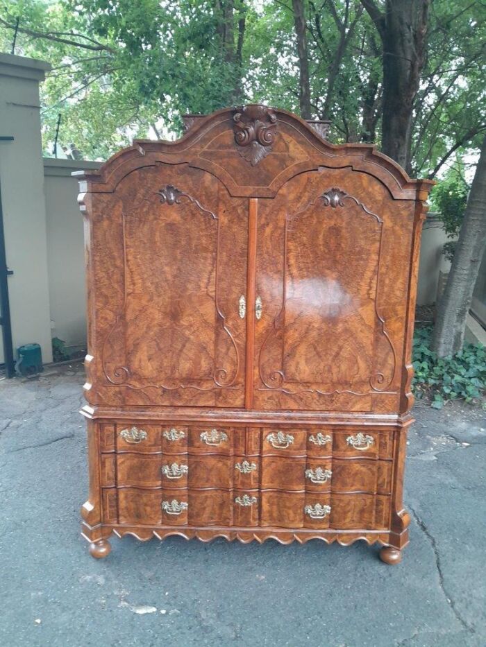 An Early 18th Century Circa 1740 Dutch Louis XIV William and Mary Burr Walnut and Oyster Armoire with Original Mounts - Image 2