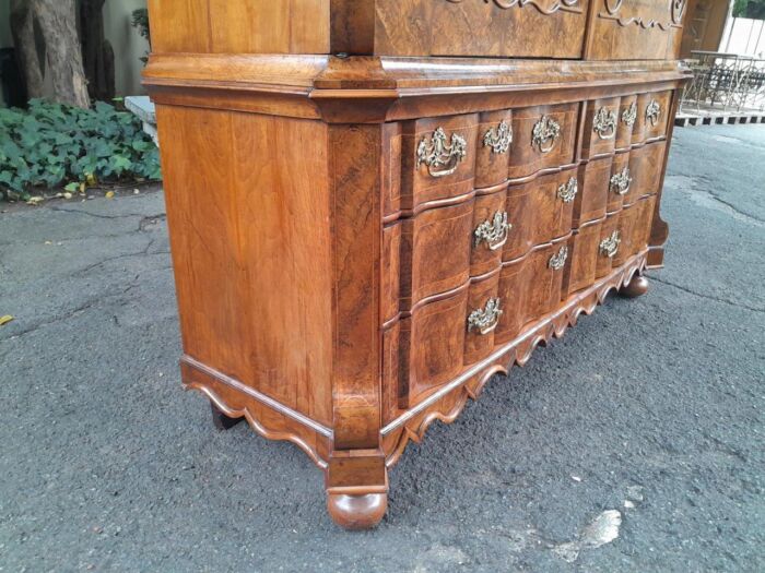 An Early 18th Century Circa 1740 Dutch Louis XIV William and Mary Burr Walnut and Oyster Armoire with Original Mounts - Image 5