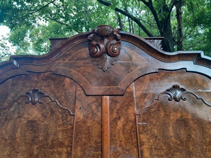 An Early 18th Century Circa 1740 Dutch Louis XIV William and Mary Burr Walnut and Oyster Armoire with Original Mounts - Image 6