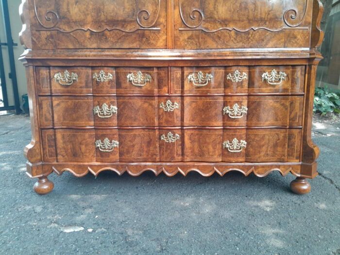 An Early 18th Century Circa 1740 Dutch Louis XIV William and Mary Burr Walnut and Oyster Armoire with Original Mounts - Image 7