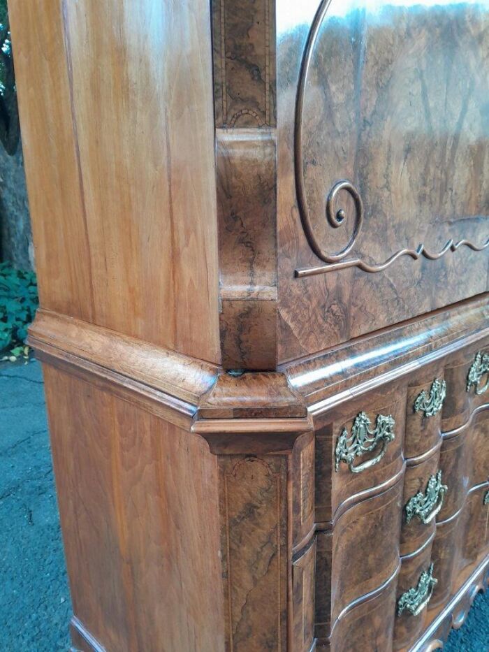 An Early 18th Century Circa 1740 Dutch Louis XIV William and Mary Burr Walnut and Oyster Armoire with Original Mounts - Image 10