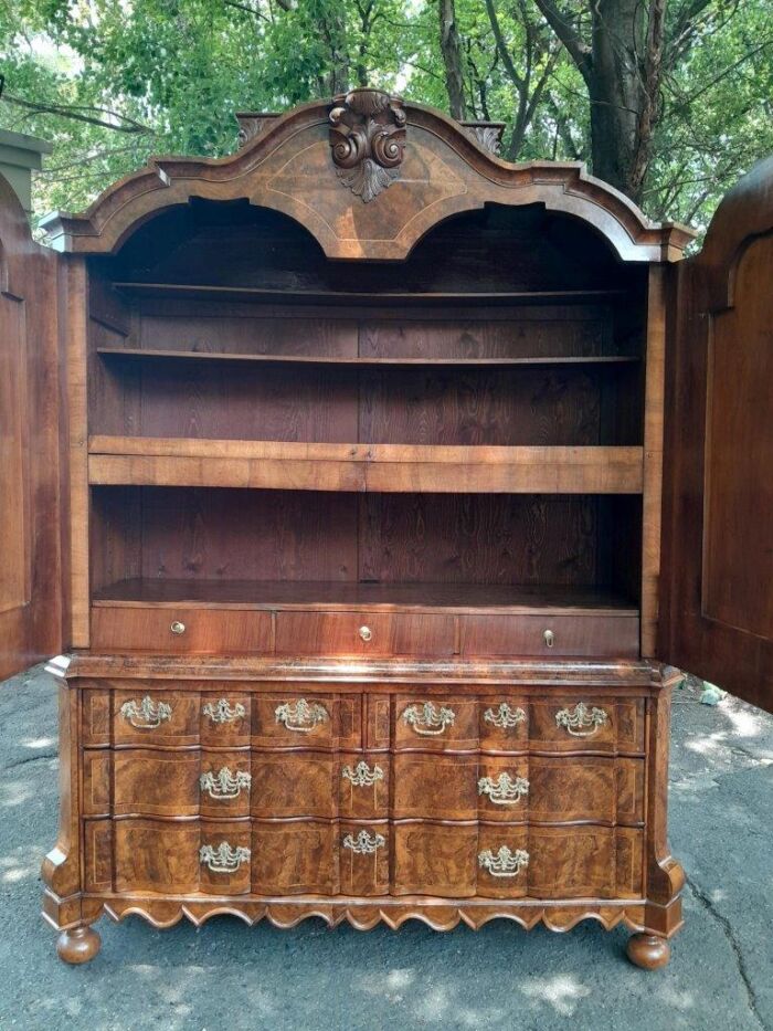 An Early 18th Century Circa 1740 Dutch Louis XIV William and Mary Burr Walnut and Oyster Armoire with Original Mounts - Image 12