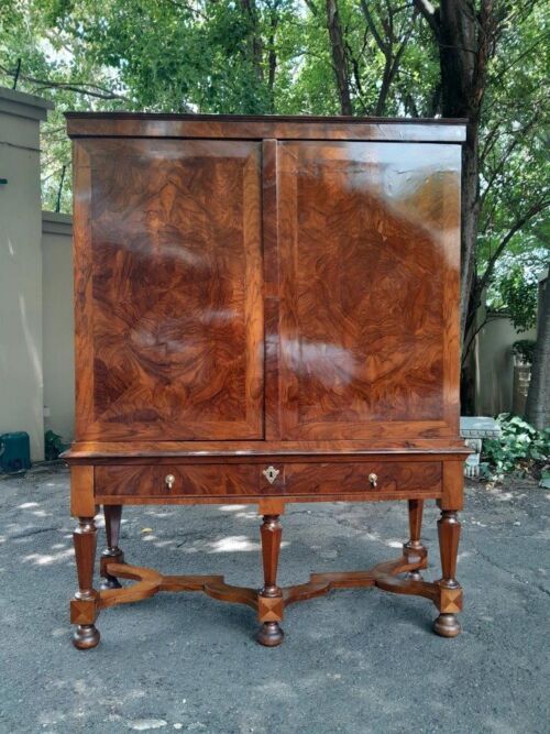An Exceptional 18th Century Circa 1710 Dutch William and Mary Cabinet on Stand. Olive Oyster with Burr Walnut