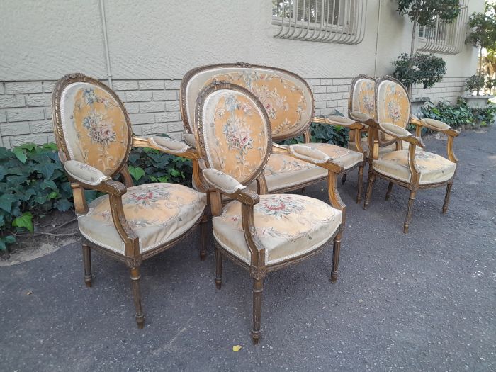 A 19th Century Antique French Giltwood Set Comprising a Settee and Four Medallion Armchairs upholstered in Handwoven Aubusson Fabric Provenance; Castle Snellengem Belgium - Image 4