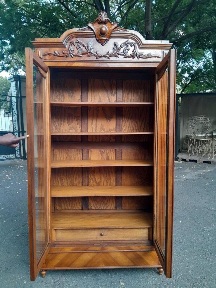 A 19th Century French Rococo Style Bookcase with Bevelled Glass, Shelves and Two Drawers - Image 6