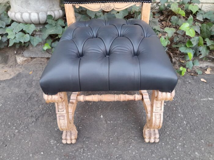 A 19th Century Spanish Heavily Carved Wooden Set of Six Mahogany Chairs (Comprises a Pair of Carvers / Armchairs and Four Dining Chairs) Upholstered in Deep Buttoned Leather  - Image 16